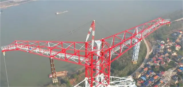 Transformacja nad Jangcy: linia wysokiego napięcia Wuhan-Nanchang wznosi się na nowy poziom